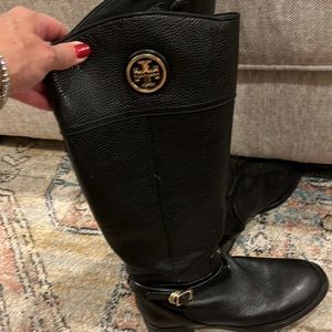 Leather black Boots ! In very good condition!